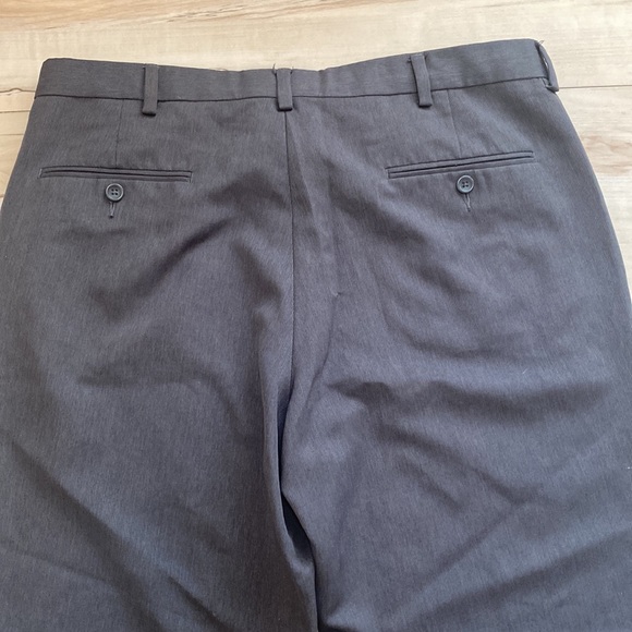 Kenneth Cole Reaction Men’s Grey Dress Pants. Size W36 and L30. Great condition. - Picture 7 of 10